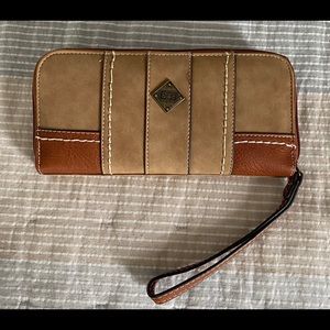 BOC  wallet/wristlet w/battery backup